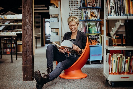 Carolin Beutler, Leiterin der Bibliothek