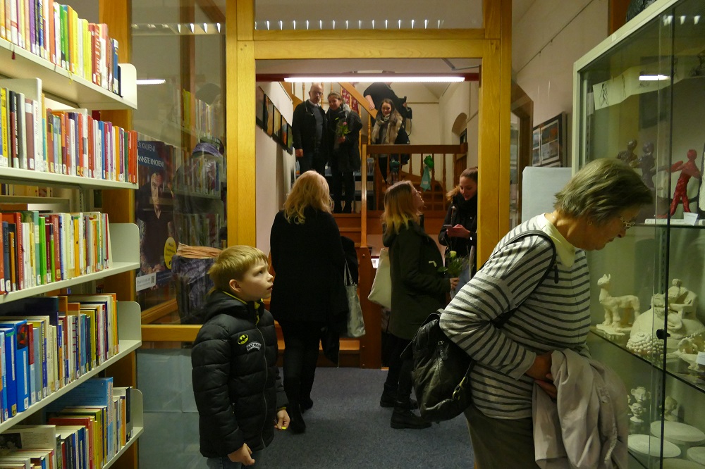 Vernissage des Greizer Ulf-Merbold-Gymnasiums "Kegel, Kugel & Zylinder - Junge Kunst im Bauhausjahr 2019"